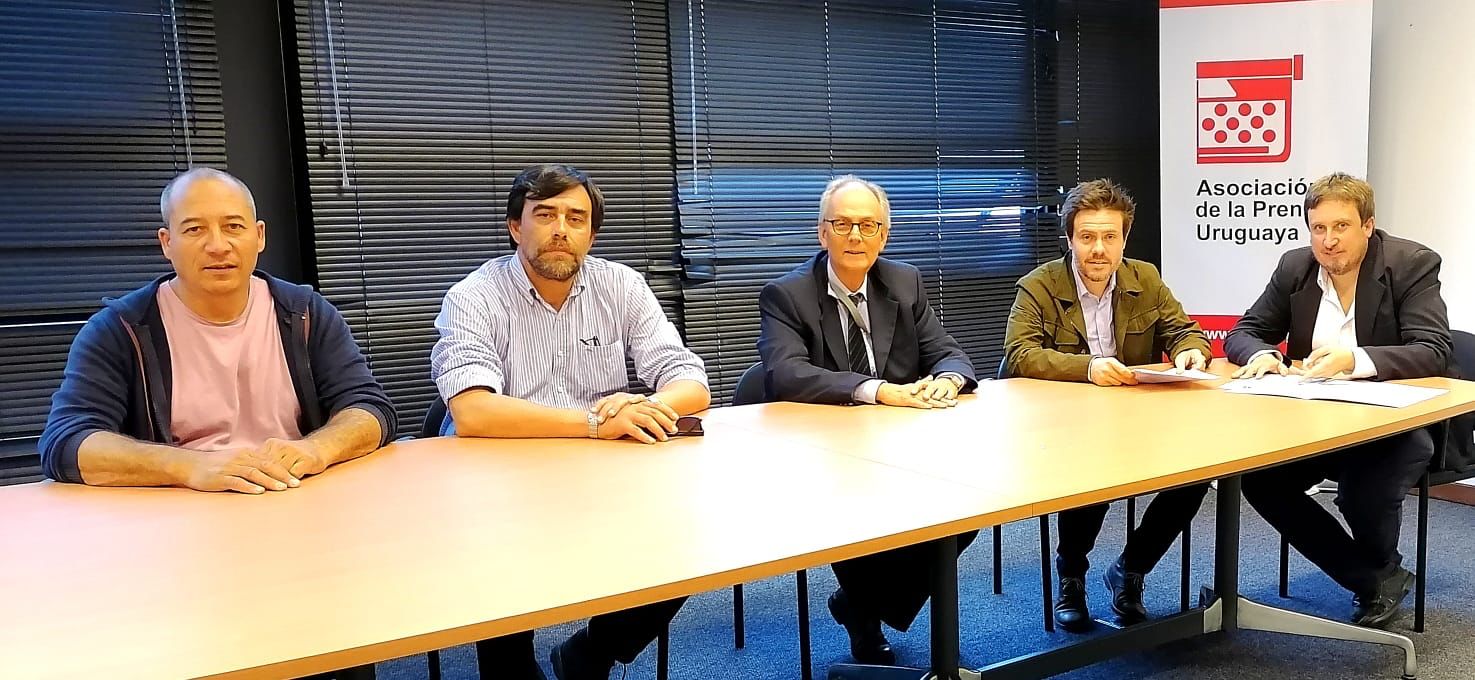Uruguay: se firmó un convenio entre la Asociación de la Prensa Uruguaya y la Universidad Claeh