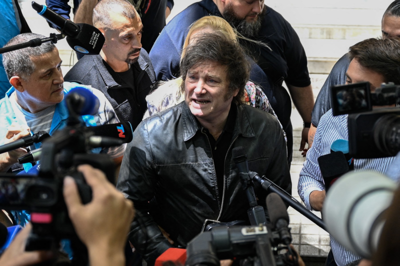 Argentina: el gobierno censura a la prensa y hostiga judicialmente a dos periodistas