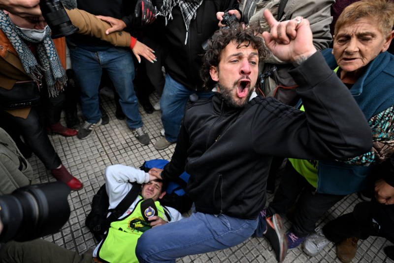 Argentina: periodistas y fotorreporteros heridos y detenidos durante la cobertura de una protesta